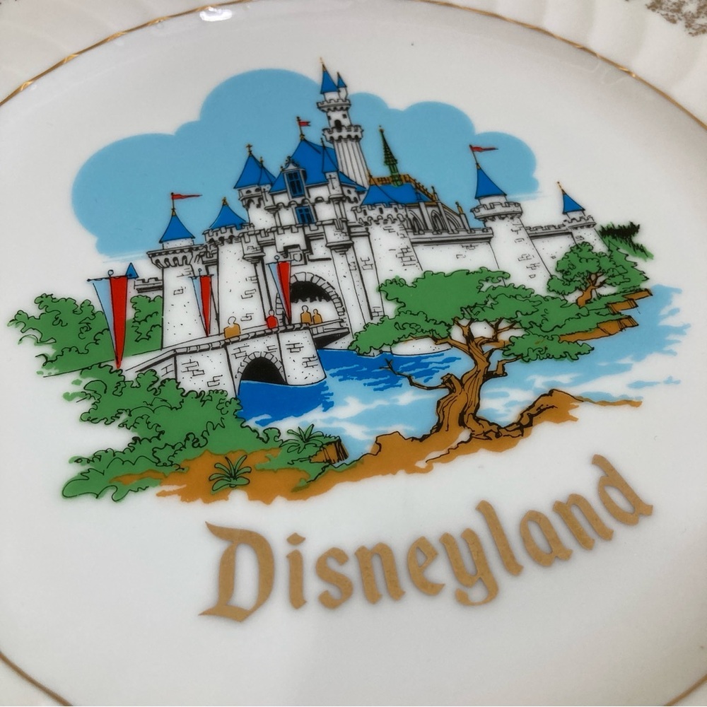 Vintage Disneyland Sleeping Beauty Castle Plate Walt Disney Japan 10.5” - Picture 3 of 6